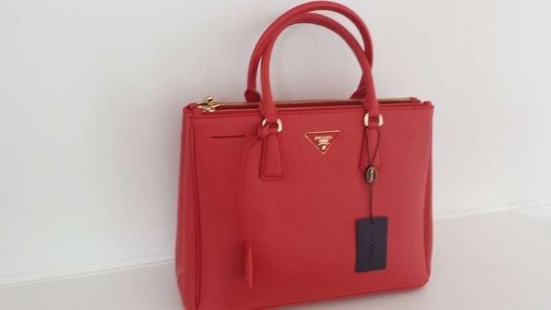 Réplica de Bolsa Prada Classic Safiano Vermelha G - Couro Premium